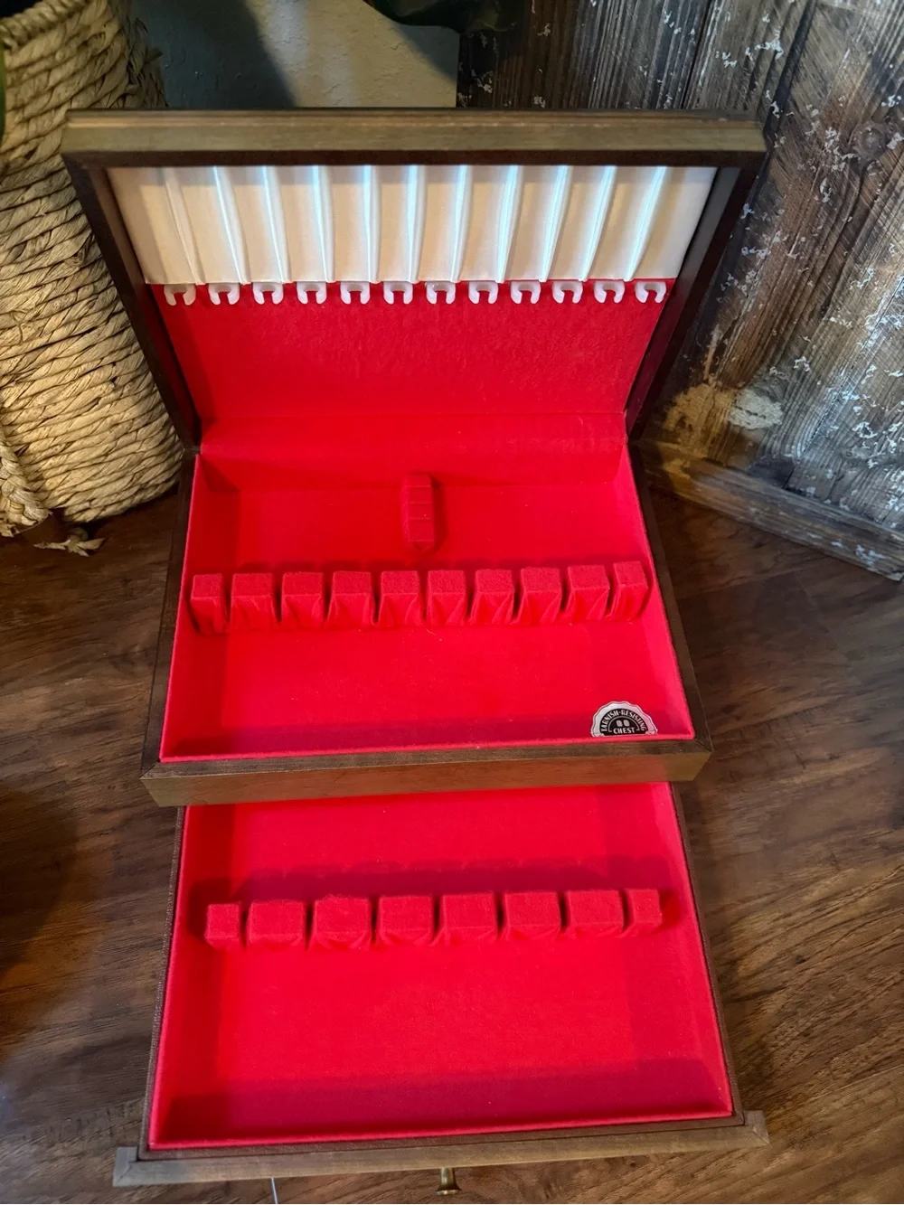 Vintage International Silver Co Large Silverware Chest Mahogany Veneer 14x11x5